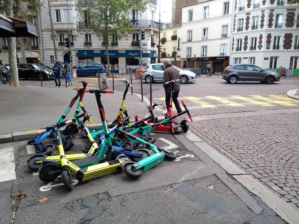 Rome, Londres ou Madrid : ces villes ont déjà pris des mesures restrictives par rapport aux trottinettes en livre-service.  © Creative Commons / Patrick Janicek Bientôt la fin des trottinettes en libre-service à Paris