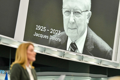 Les eurodéputés rendent hommage à Jacques Delors