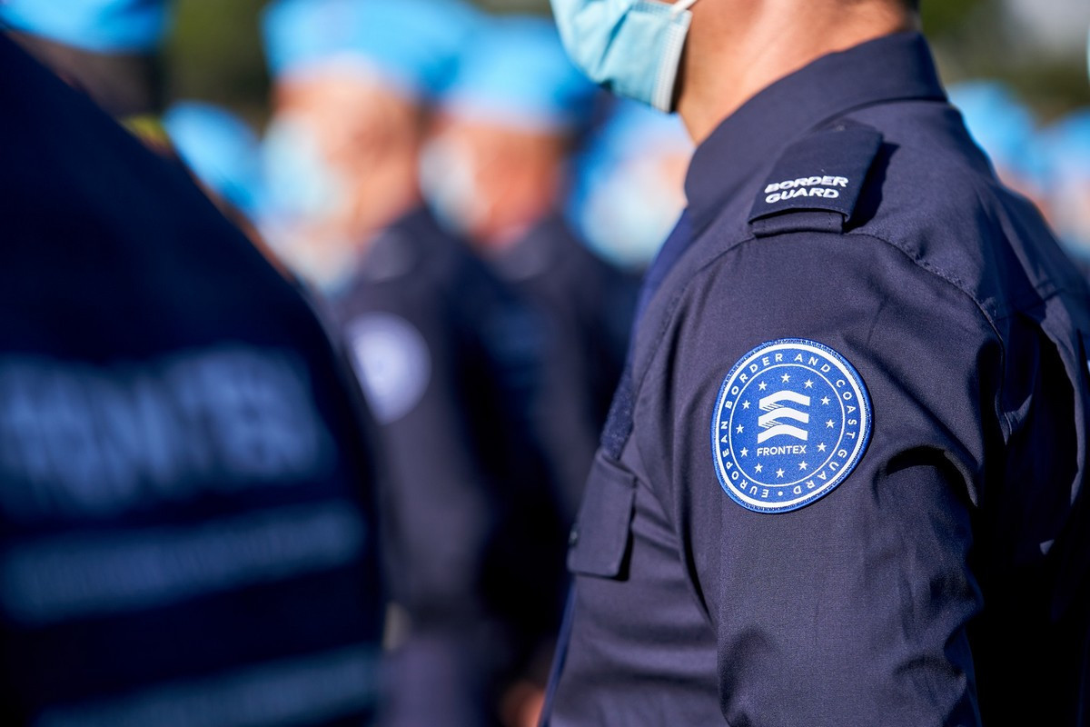 Un garde de l’Agence européenne Frontex. Source : Compte X de l'agence Frontex Frontex : l'agence de surveillance européenne bientôt sur le territoire belge