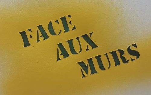 Face aux Murs