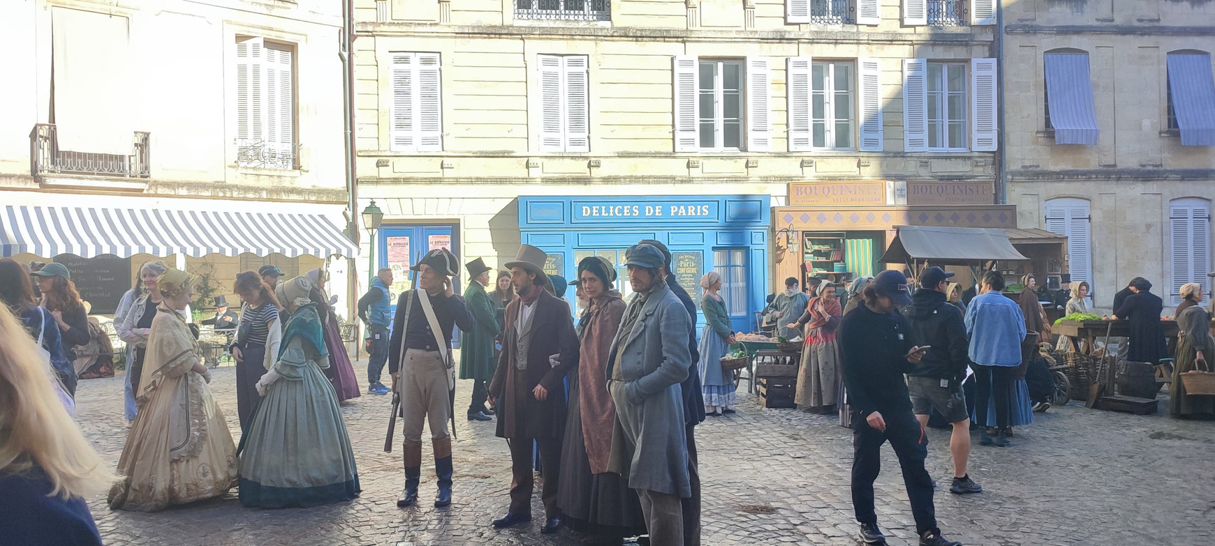 © Cassandre Thomas. Le tournage du film Chopin Chopin, place du Chapelet. Bordeaux, octobre 2024. Chopin Chopin : un tournage polonais à Bordeaux
