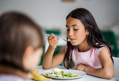 Des menus végétariens à la cantine - L'invité de la rédaction