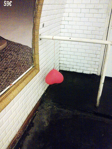 37°2 / Trente-sept Deux, dans le métro