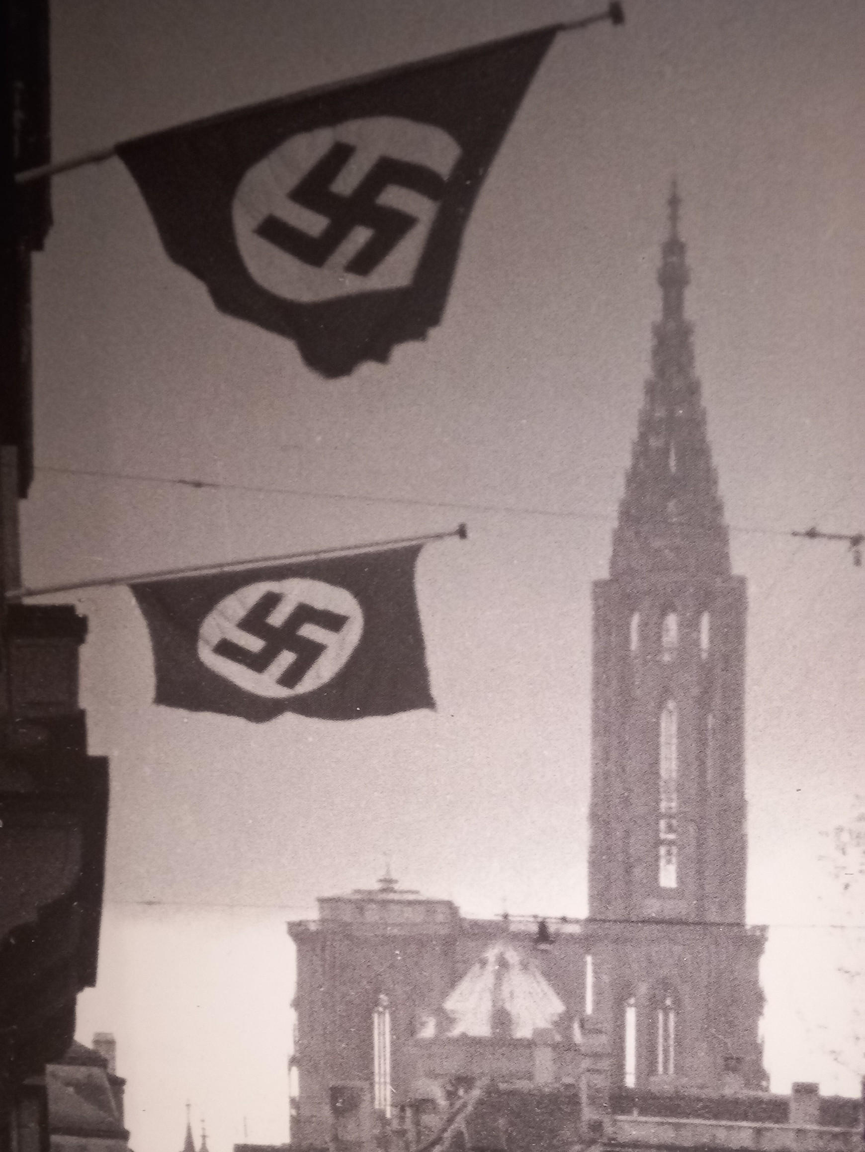 La cathédrale vue de l'Est et la rue des Pontonniers ; photographie ; Archives de la Ville et Eurométropole de Strasbourg A Strasbourg, retour sur le passé de l'Alsace face au régime nazi