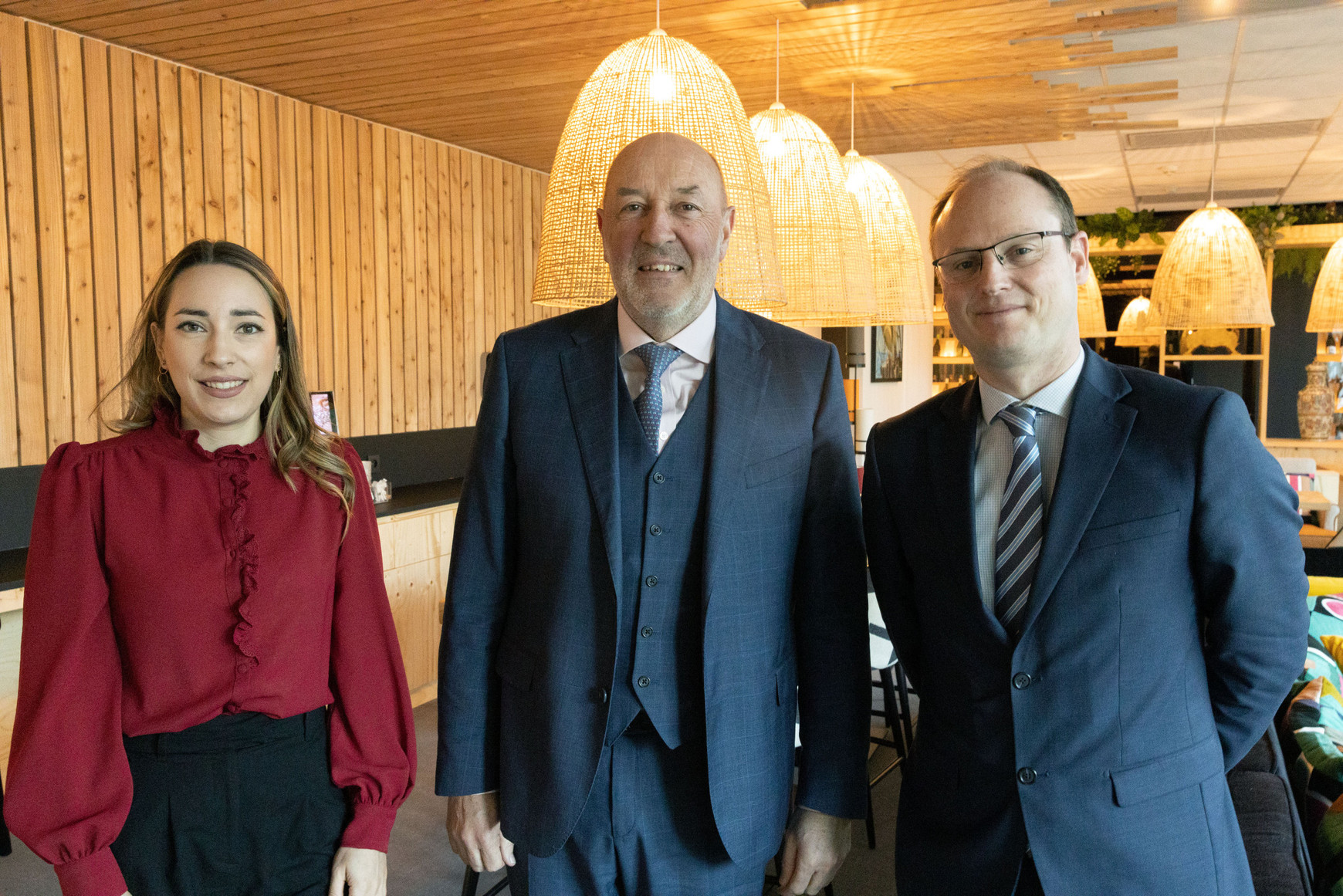 Mylène LEGOTH, secrétaire générale, Christophe PINAULT, Président du Directoire et Cédric FRANCOIS, Directeur Ingénieries Clientèles Nouvelle opportunité bancaire pour les femmes victimes de violences conjugales